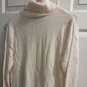 NWT Joan Voss Cream Turtleneck Size M/M